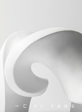 一匚样板间现代扭曲磨砂哑光雕塑艺术品售楼处书柜展示柜桌面摆件