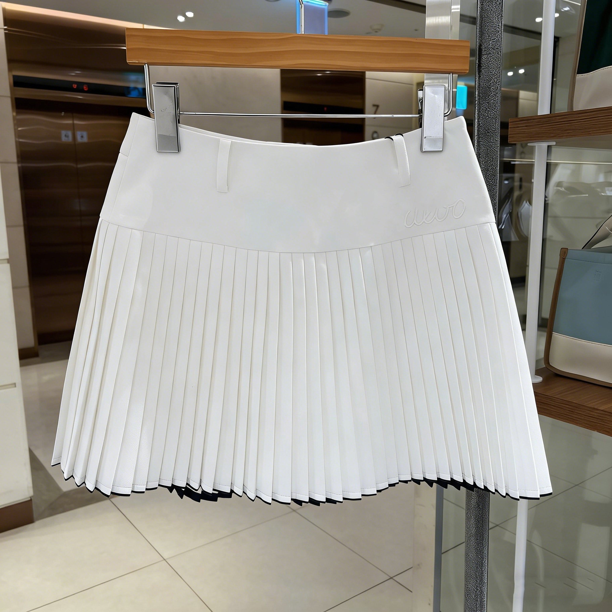 韩国高尔夫球服女士短裙26春季气质百搭字标半身裙防走光百褶裙子,淘宝优惠券,粉丝福利购,淘宝优惠卷