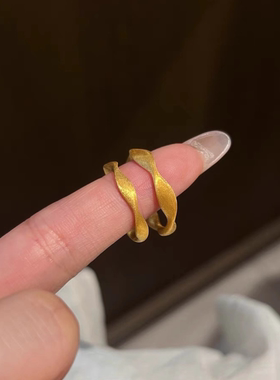 莫比乌斯环金色拉丝戒指轻奢独特