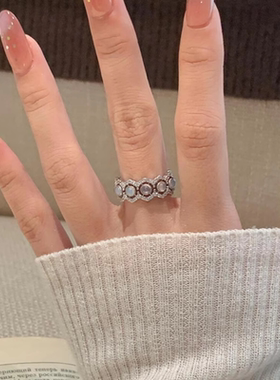 镂空空微镶冰透蛋面戒指复古轻奢