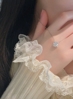 爆闪满钻方糖项链女款2025新款吊坠高级感轻奢小众精致锁骨链配饰