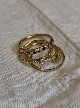 不规则蓝宝石排钻素圈戒指女轻奢