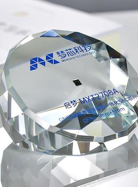 奖杯纪念奖牌方块礼品摆件亚克力纪念品摆件内置树脂芯片芯片公司