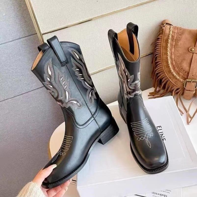 2024秋冬女式v口牛仔靴绣花袖骑士靴覆古中小腿方趾马靴大号 - 图1