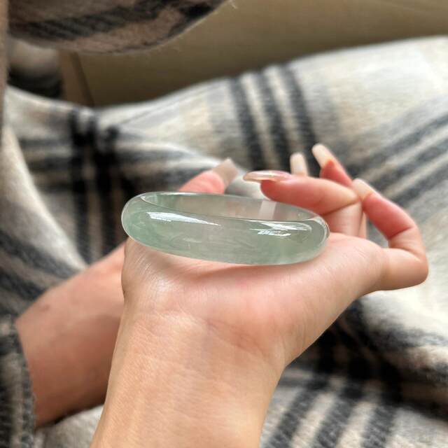 Qingluan jade bracelet