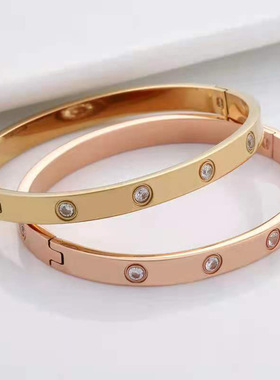 不锈钢卡扣十钻卡家钛钢手镯不褪色经典手饰品网红设计  厂家