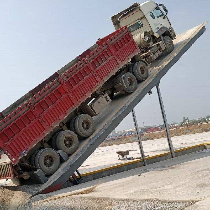 自动卸货平台60吨80吨100吨位后液压翻板卸车机货物倒运卸车机 - 图0