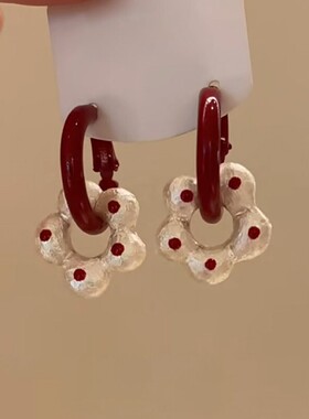 红色波点镂空花朵耳扣