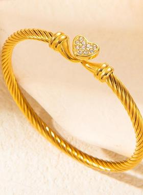 爱心钢丝绳手镯18k金镶钻桃心钛钢时尚百搭马蹄扣弯钩手环女