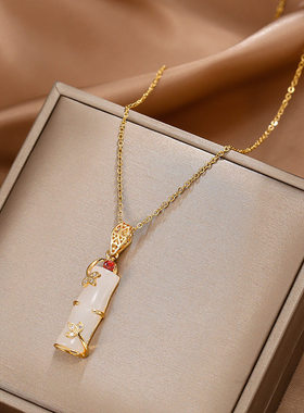 韩版微镶轻奢钛钢项链女时尚四叶草小裙子吊坠网红气质锁骨链批发