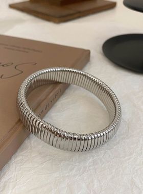 欧美风金色弹力蛇骨宽手镯钛钢女小众夸张金属叠戴手环手圈镯子