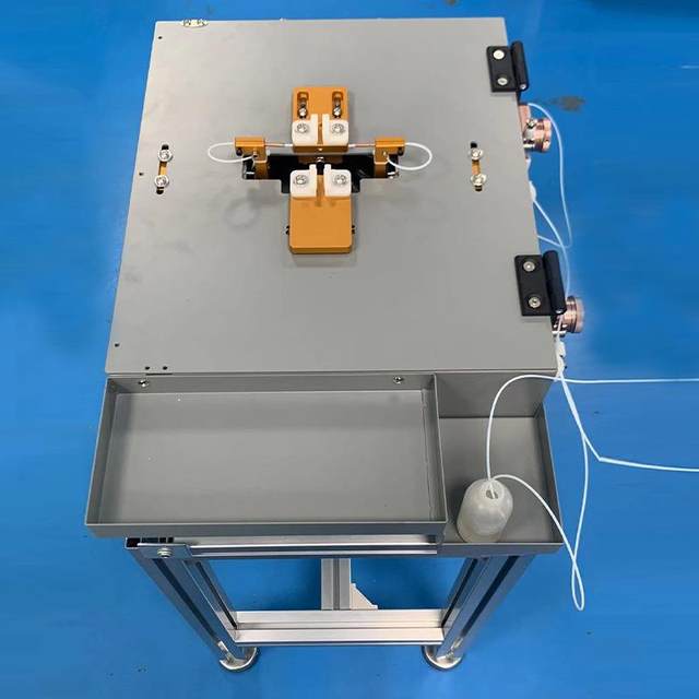 Supply data cable double-sided dispensing push shell machine wire terminal cable pressure shell hot melt glue gun dispensing machine