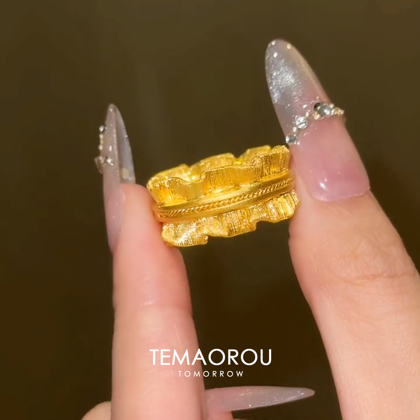 Retro gold lace texture wide ring for women