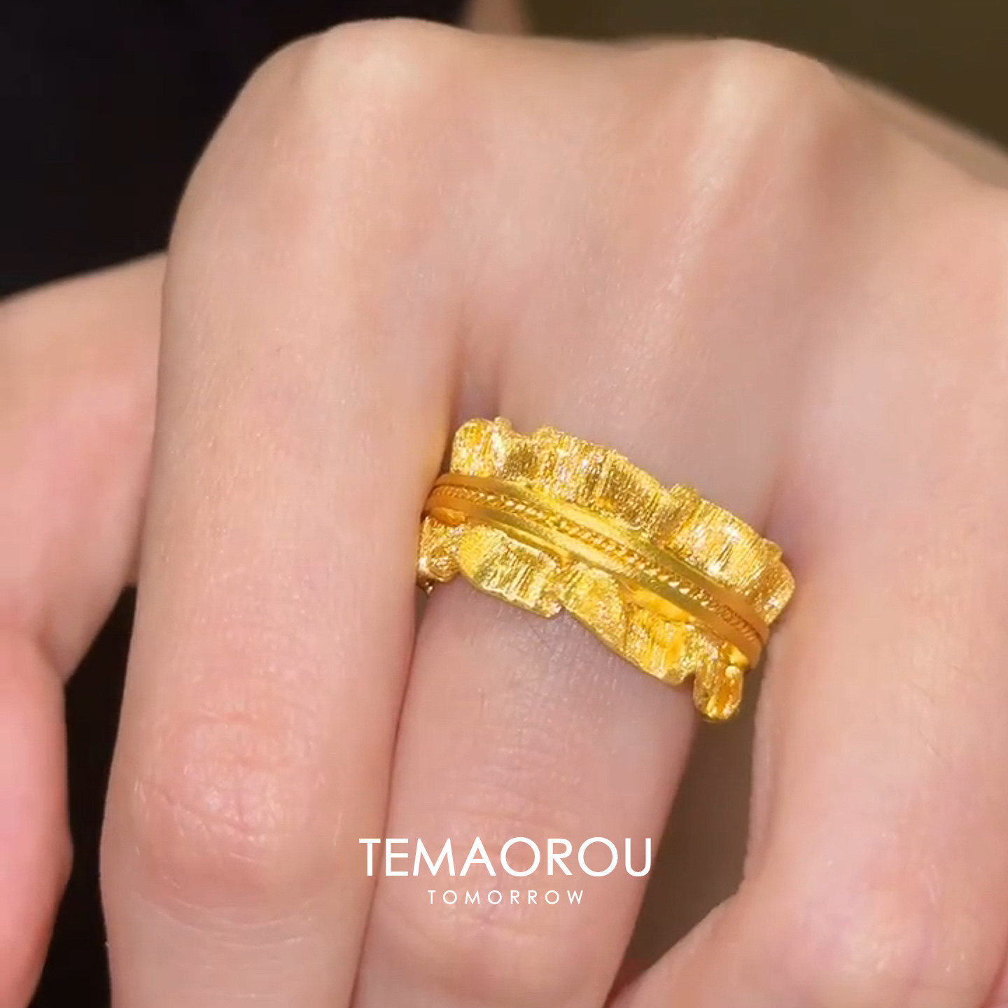 Retro gold lace texture wide ring for women
