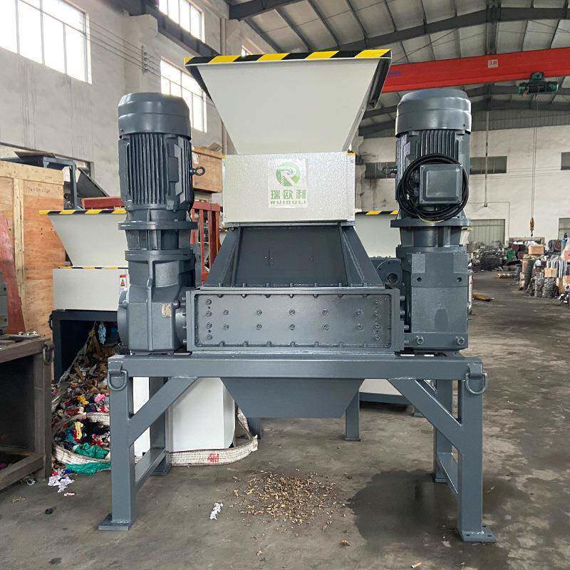 Small four-axis plastic shredder wood metal can small particle crusher domestic waste shredding chassis