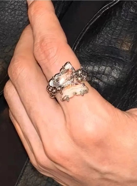 小众设计感 玫红色锆石钛钢弹力高颜值戒指手饰男女同款戒指/指环