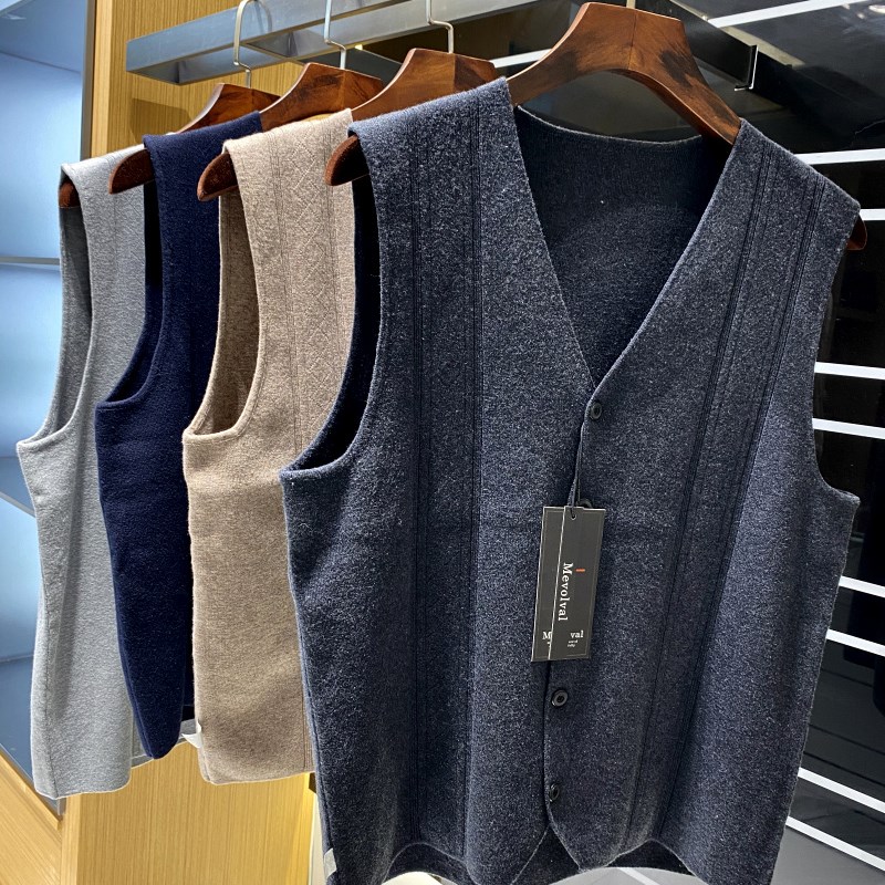 日单!高及感十足 软糯亲肤秋冬季新品男士V领开衫针织衫毛衣背心 - 图0