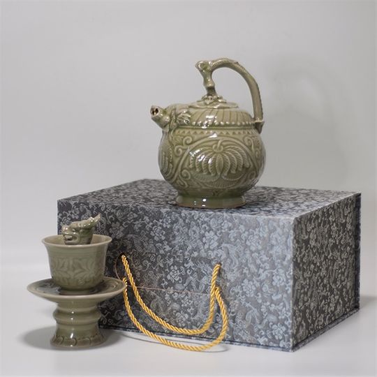 Yaozhou porcelain inverted Liuzhujieying fair cup with two hearts mandarin duck pot three-piece set six-piece gift box Shaanxi characteristics