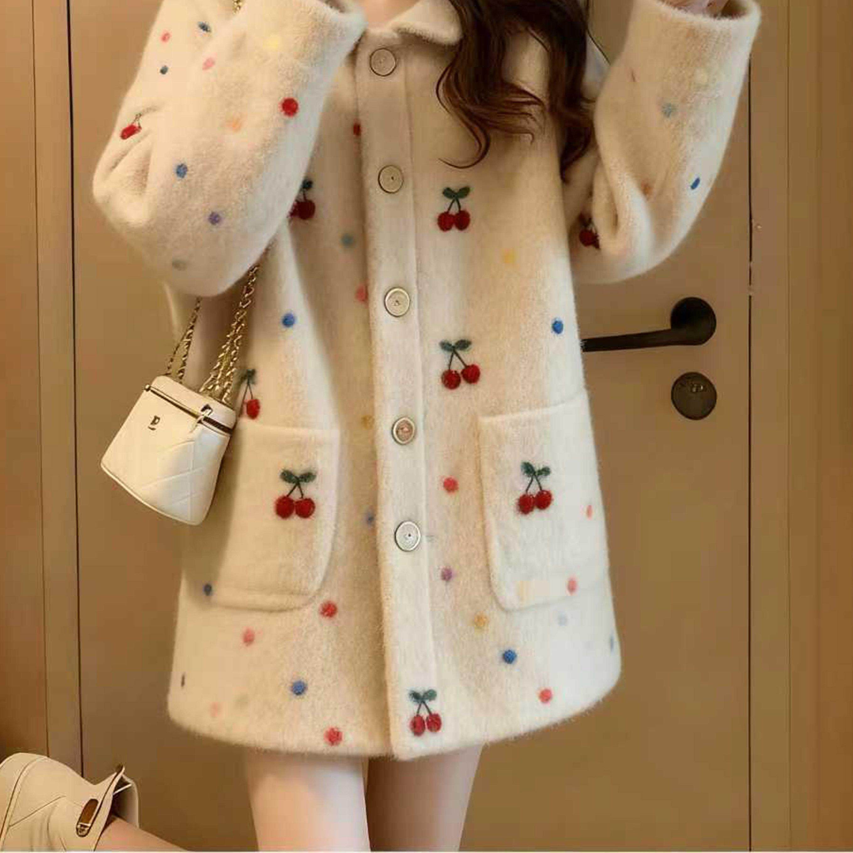 2026新款樱桃刺绣毛呢外套女中长款开衫通勤气质童趣风,淘宝优惠券,粉丝福利购,淘宝优惠卷