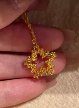 法式金色镂空星星项链女千金感轻奢精致秋冬高级小众锁骨颈链配饰