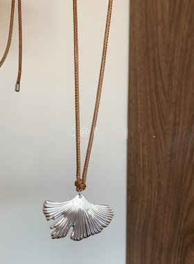 「剪秋」日韩杏叶设计感秋冬毛衣链吊坠休闲长款项链2025新款小众