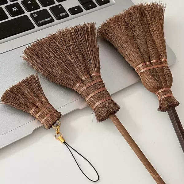 Laptop, multifunctional brush, hygienic keyboard