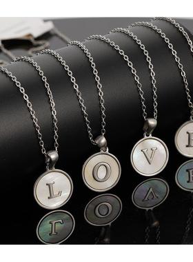 in钢色圆形贝壳不锈钢字母吊坠欧美钛钢英文大写字母项链女