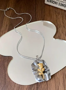 钛钢不规则褶皱花朵项链女小众时尚气质锁骨链复古高级感项饰