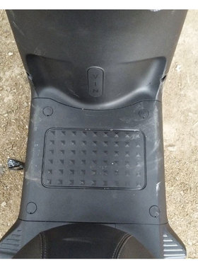 适用雅迪冠能M5电动车脚垫YD1200DT-33A防水脚踏垫踩脚垫配件大全