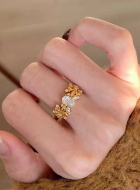 卡纯诗轻奢鸢尾花镶钻戒指女高级叠戴可调节指环黄金色沙金仿真金