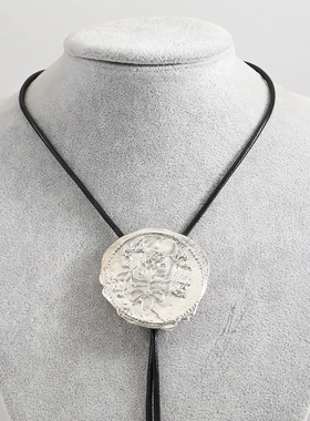 新款热销 西部牛仔凹凸玫瑰项链 欧美轻奢复古金属圆牌颈链