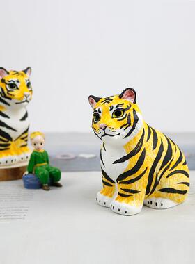 可爱老虎陶瓷摆饰创意装饰品招财办公室客厅桌面工位摆设生肖礼物
