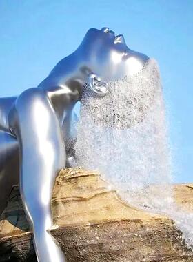 铸铜抽象人物雕塑定制打伞男人水景摆件步行街景区创意互动装置