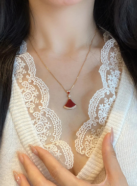 韩秀娜双层裙子项链女扇形白贝母吊坠红玉髓排钻设计高级感锁骨链