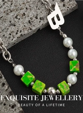 绿色拼接字母珍珠项链女小众设计欧美个性嘻哈钛钢锁骨链潮男配饰