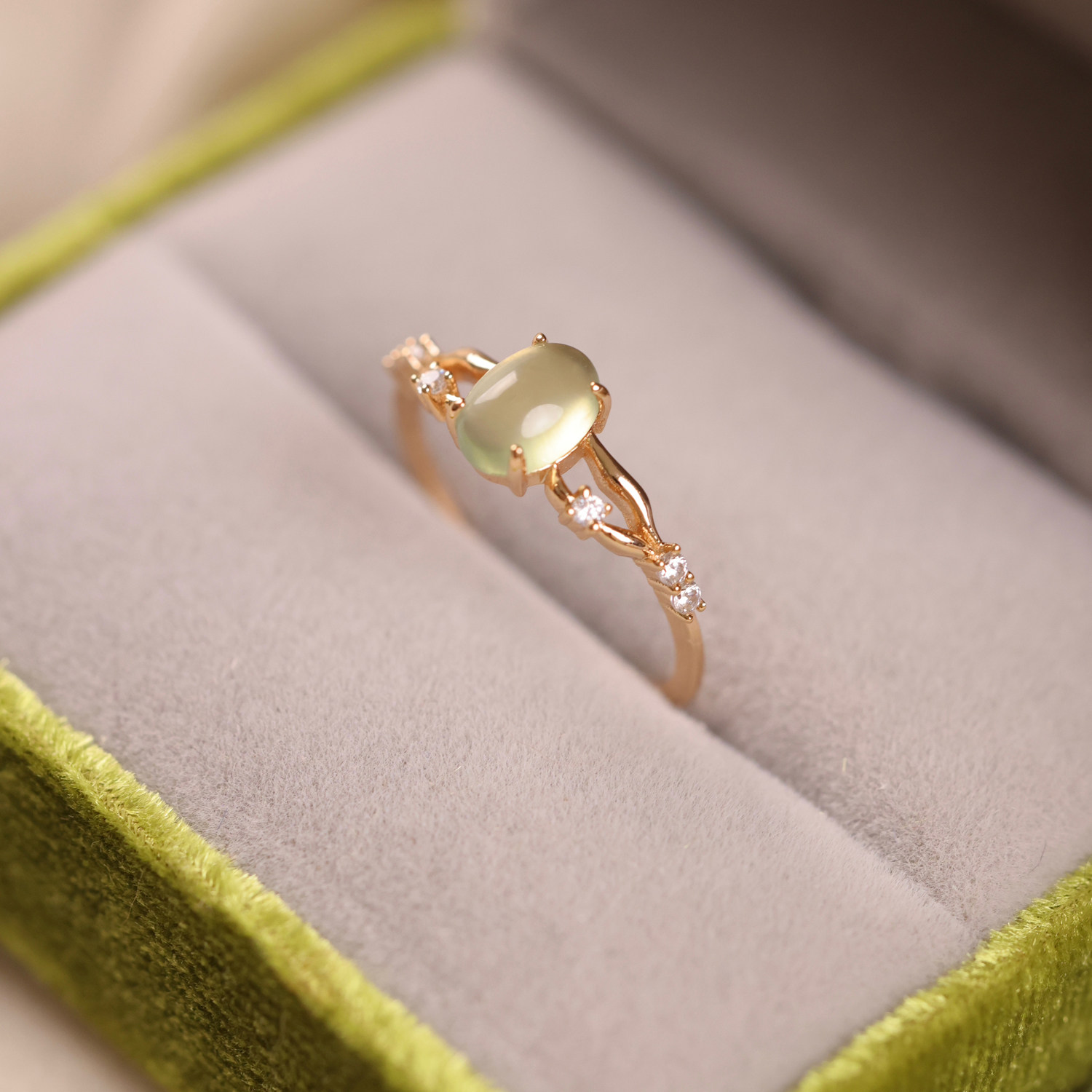 Luosheng <Wangyou> Natural Prehnite Colored Stone Elegant and Exquisite Light Luxurious Silver Gold-plated Ring Gift for Best Friend