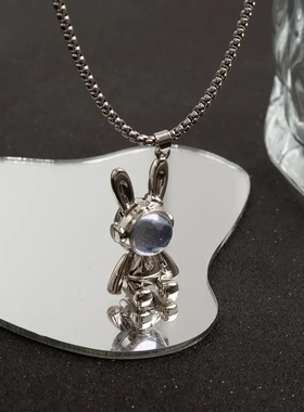 2025年新款太空兔子项链女毛衣链ins嘻哈高级设计感小众卫衣链男