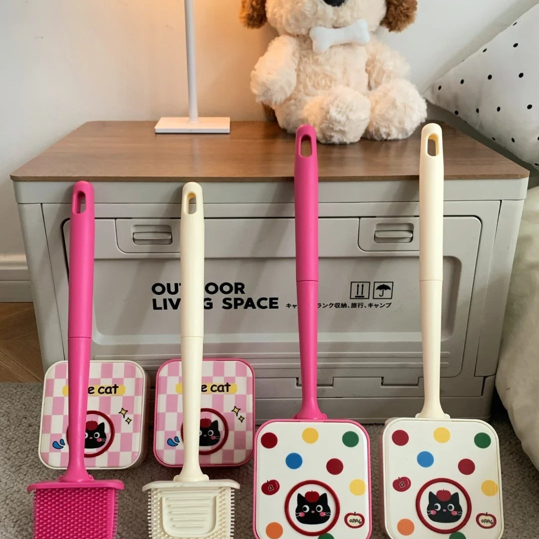 Cute wall-mounted toilet scrubbing tool with no blind spots in the toilet