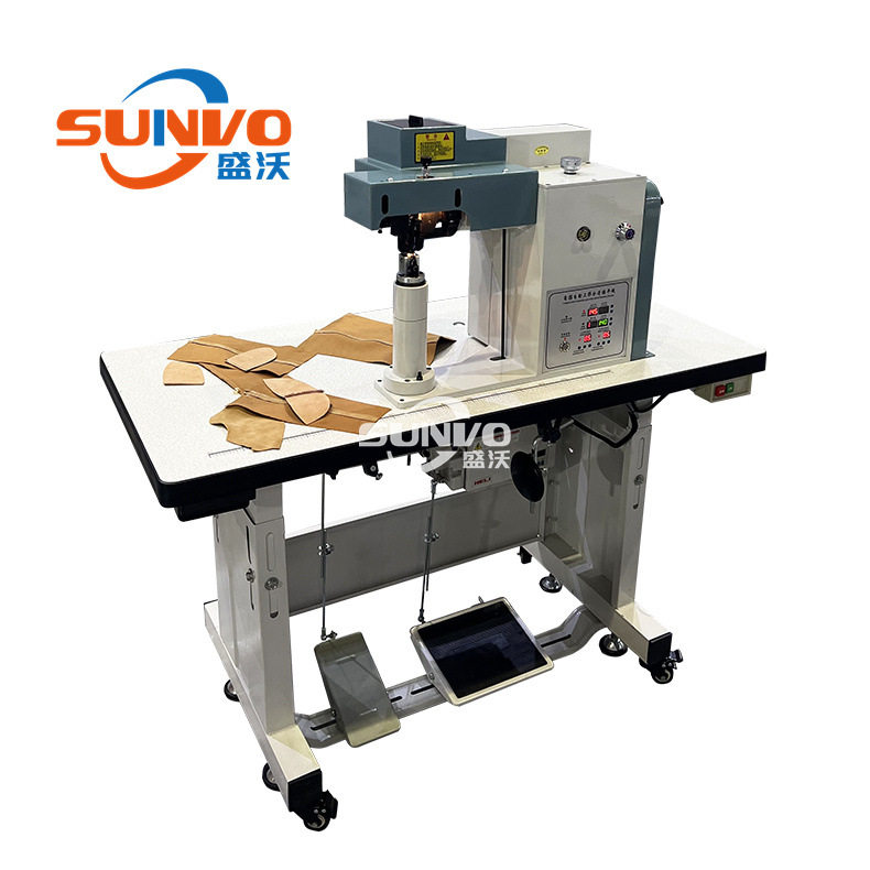 Manufacturer's automatic gluing and edge-separating hammering machine Automotive steering wheel cover edge-separating machine and case bag gluing and hammering machine