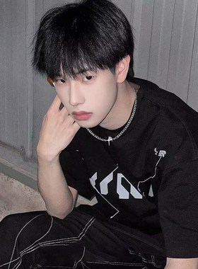 王嘉尔项链星芒百搭古巴吊坠设计小众高级感嘻哈痞帅钛钢男士配饰