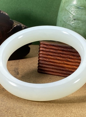 羊脂白玉手镯一级天然玉石