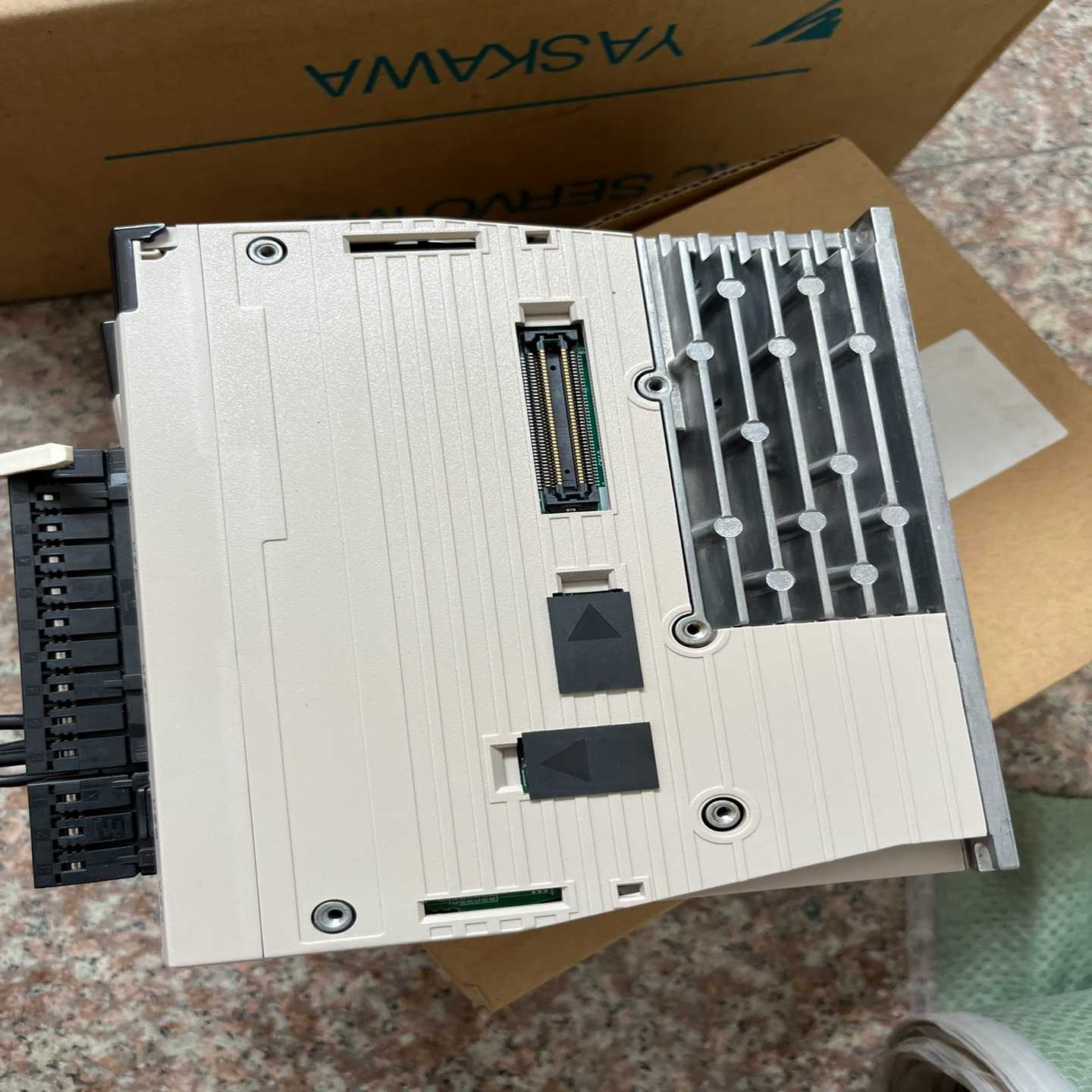 SGDV-R90AE1A. 全新原装安川驱动器进口。未安装未一议价商品 - 图2