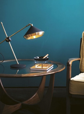 现代创意简约书房台灯黑色五金白色摇臂书桌艺术设计师照明台灯