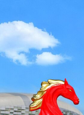 红色骏马雕塑马年大吉玻璃纤维材质户外广场样品屋展示中心庭院景