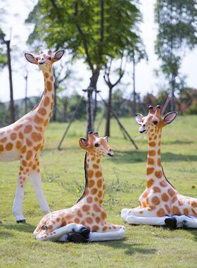玻璃纤维模拟长颈鹿雕塑饰品户外花园社区庭院景观动物饰品