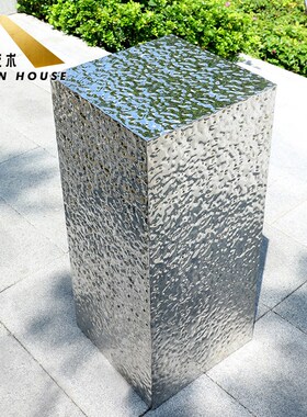 银色不锈钢雕塑底座定制售楼部走道墩子水波纹金属落地基座展示台