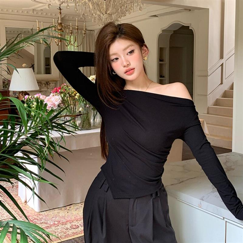2025秋季新款一字肩长袖T恤女设计感小众辣妹露肩不规则修身上衣 - 图0