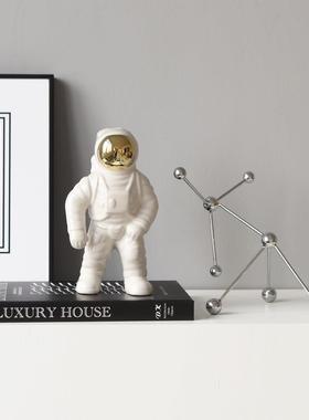 ins北欧现代样板房客厅书房书架酒柜玄关装饰宇航员太空人物摆件