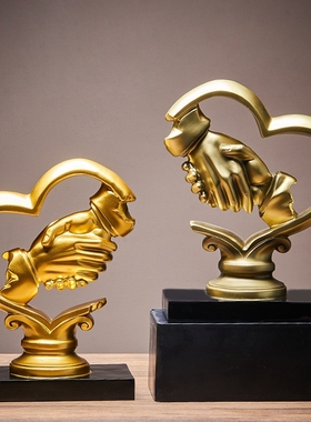 合作共赢握手桌面诚信办公室装饰品公司商务送礼乔迁业礼品