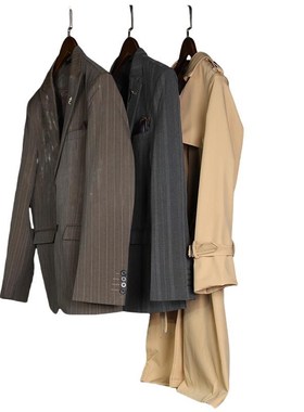 意式轻奢样板房衣帽间衣服西装软装咖色主题商务男士衣柜装饰品